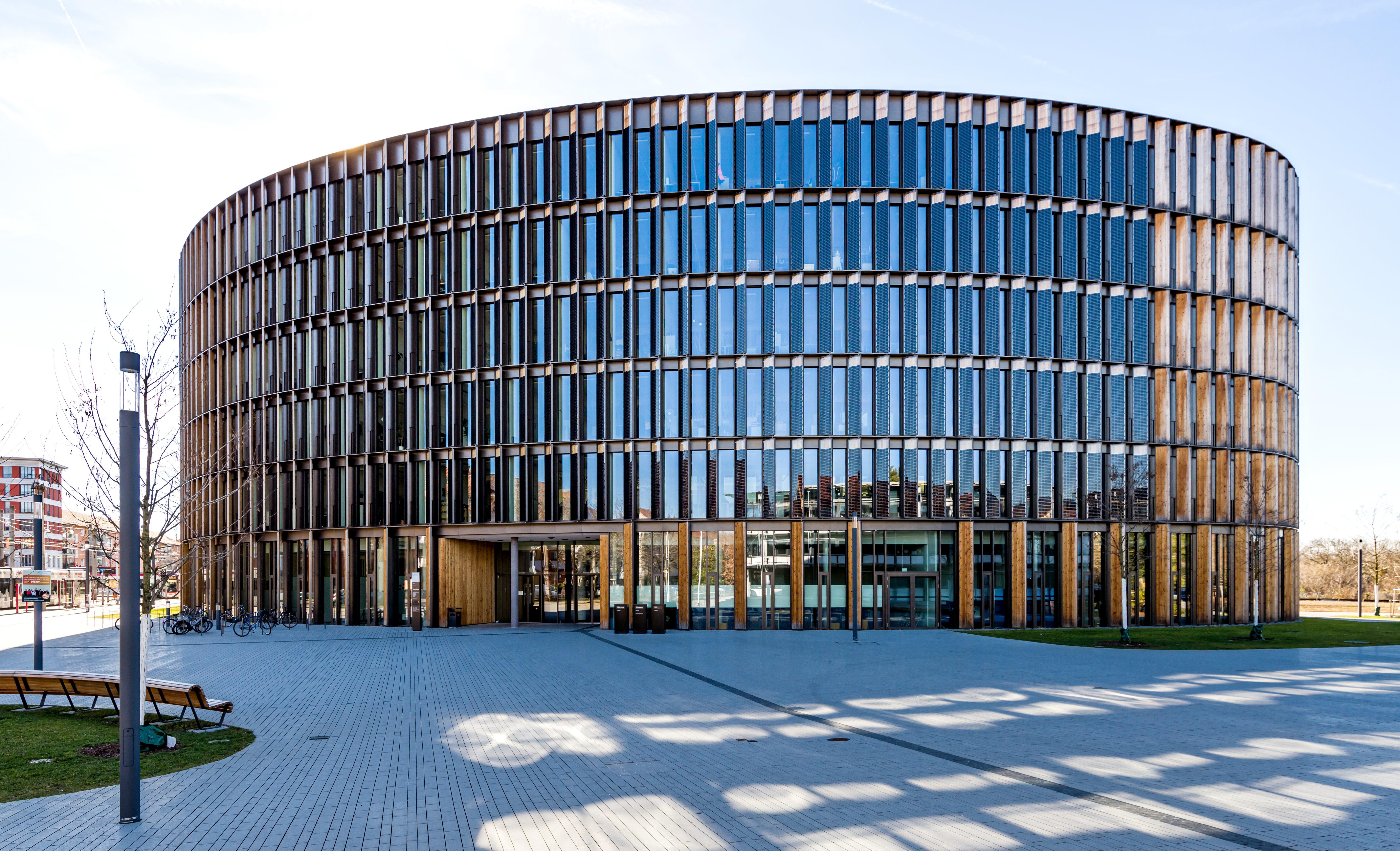 Rathaus_im_Stühlinger_(Freiburg_im_Breisgau)_jm94564_ji.jpg